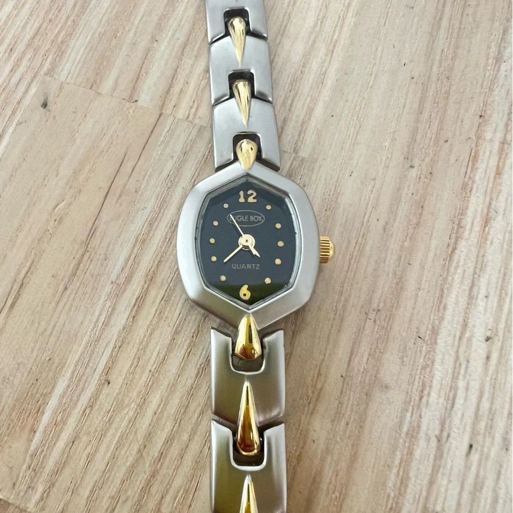 Bugle Boy ladies black dial two toned dress watch NEW BATTERY